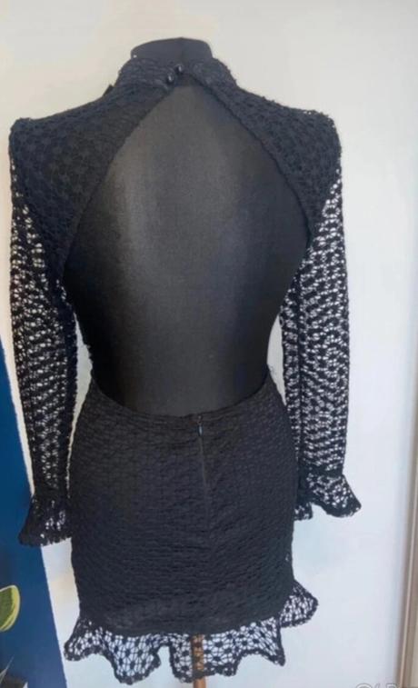 Šaty s holým chrbátom., s