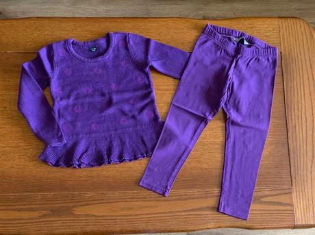 Rozkošný pulóvrik gap s volánom a bodkami, gap,98