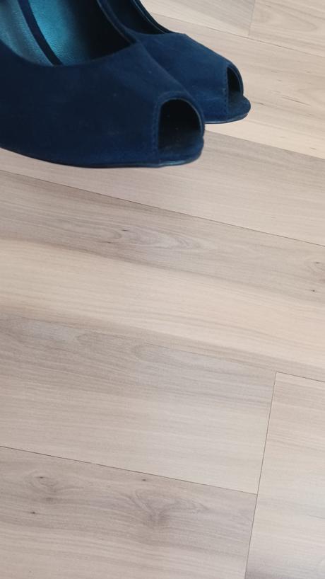 Tmavomodré lodičky, graceland,37