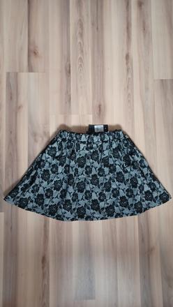 Kvetovaná sukňa, gate,34