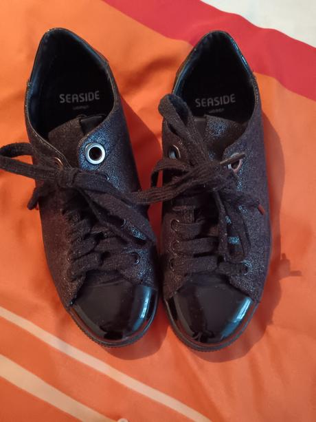 Tenisky už aj s poštou, 35