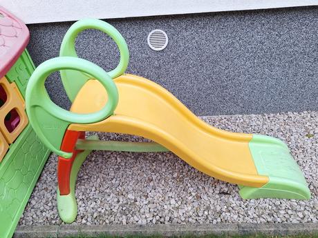 Šmykľavka  a zahradny domček, 