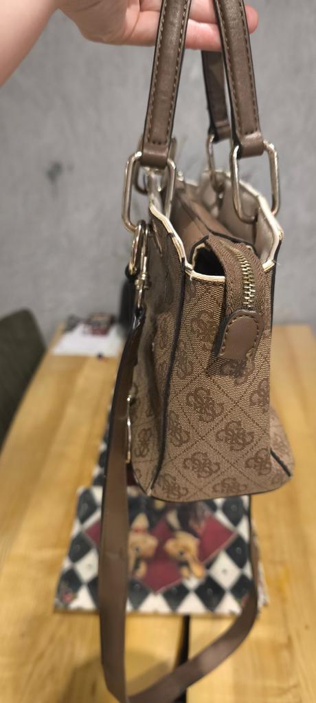 Kabelka guess, guess