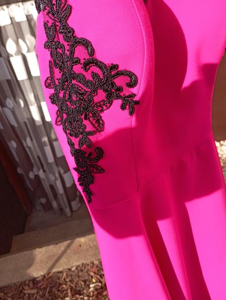 Plesove saty 44/46 cena 12e, 44