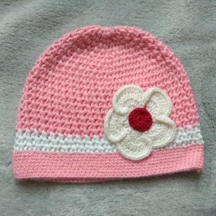 Ružová čiapka s kvetinkou, 104