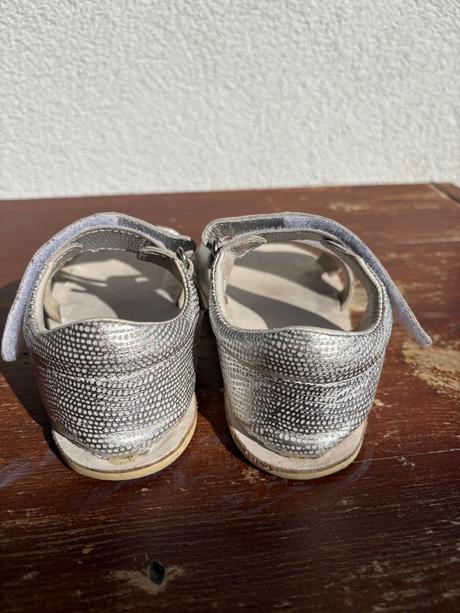 Barefoot sandalky, 28