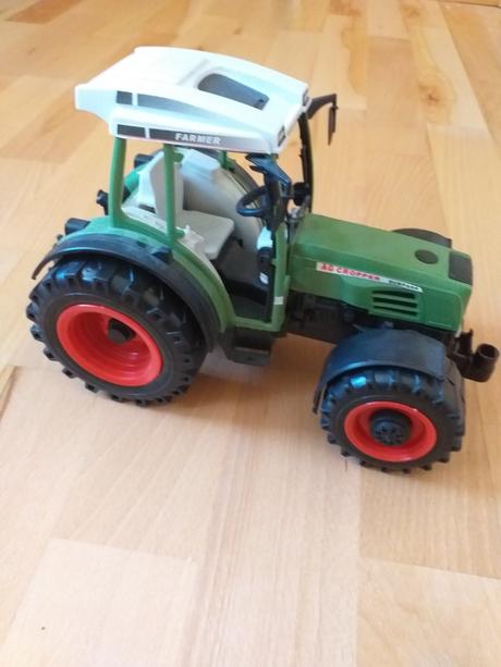 Mám na predaj traktor,