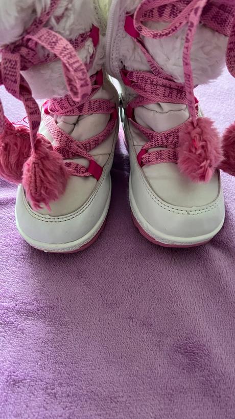 Snehule aghata ruiz de la prada, 26