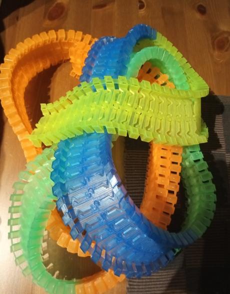 Autodraha umela bez auticiek.,