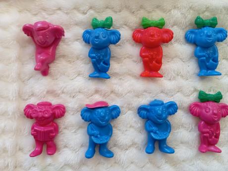 Retro farebné postavičky koala,