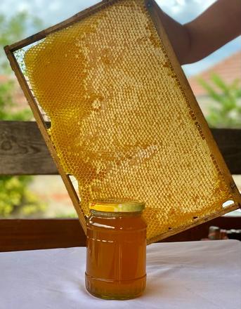 Domáci med priamo od včelára, 