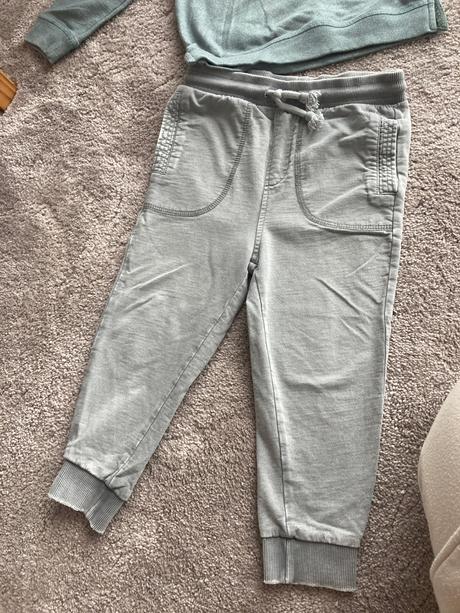 Teplaky, reserved,104