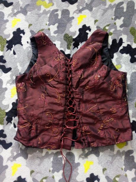 Slávnostný korzet, 40