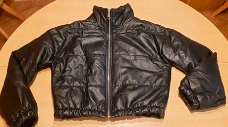 Predám krátku koženkovú zateplenú bundičku veľ.s, s