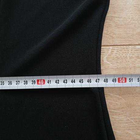 Čierne šaty s ležérnym transparentným topom, 46