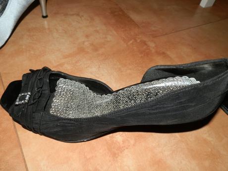 Čierne lodičky, 40