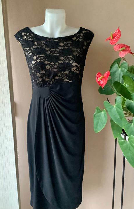 Krasne pruzne šaty, 38