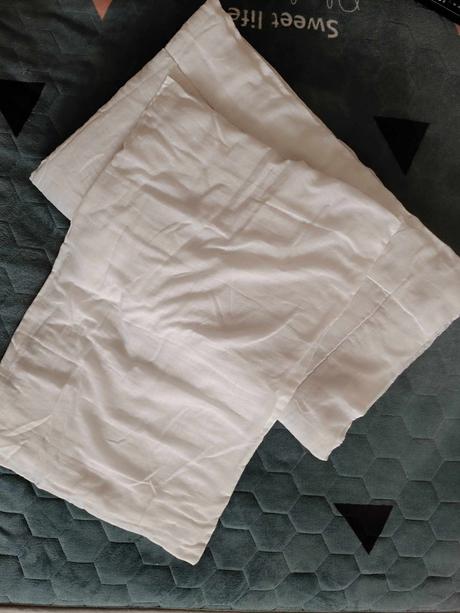 - posteľné prádlo- vankúš, paplón -, 