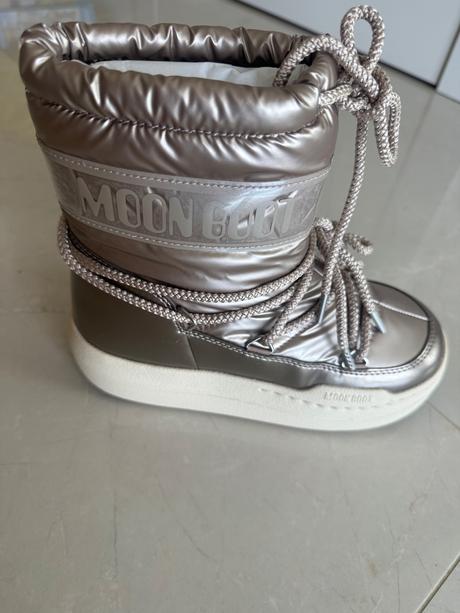 Moon boots, 35