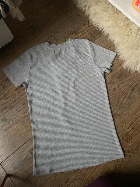 Tričko so šnurovačkou, m