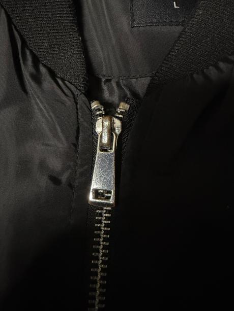 Čierna bombera house, house,l