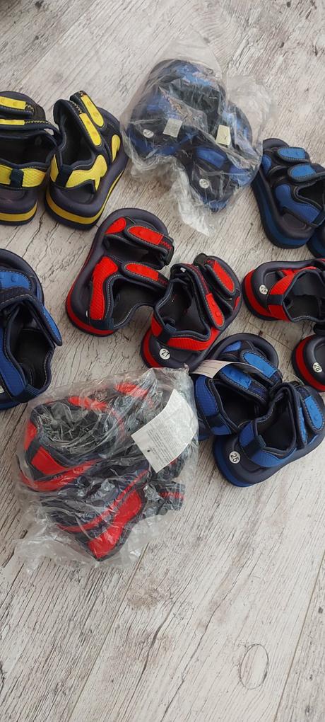 Penové sandálky, 23