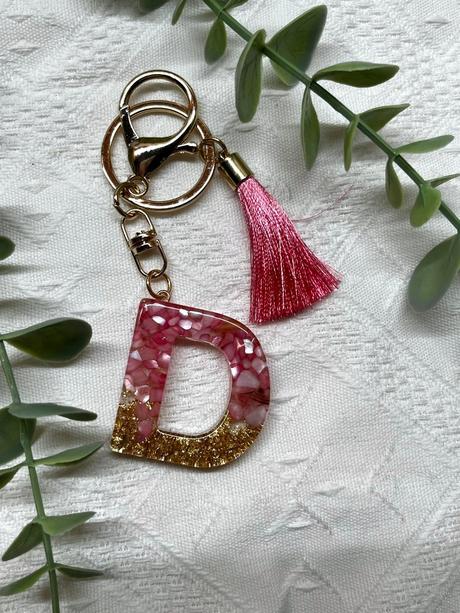 Ručne vyrobené živicové kľúčenky, 