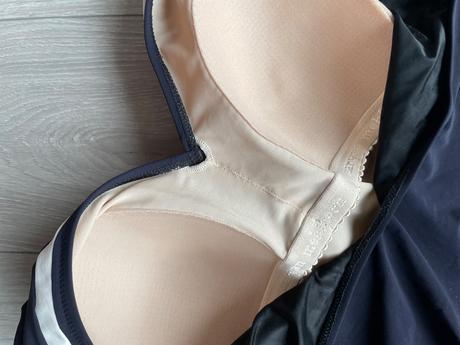 Nádherné plavky channelovského vzhľadu, xl