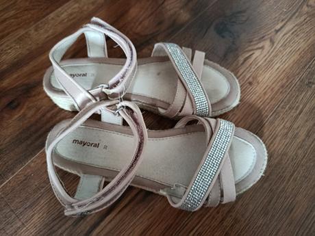 Sandalky, mayoral,32