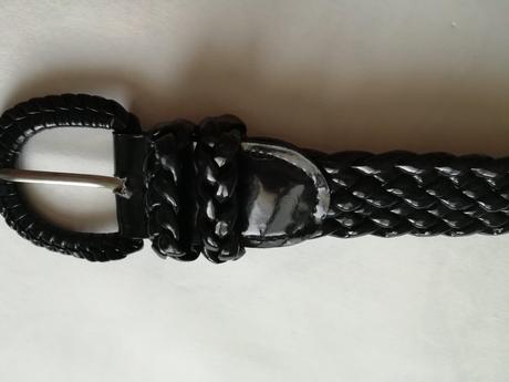 Čierny opasok prepletaný, 