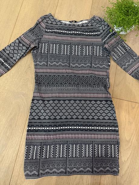 Slim šaty -super stav, reserved,s