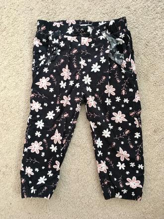 Kvetované nohavice, 80