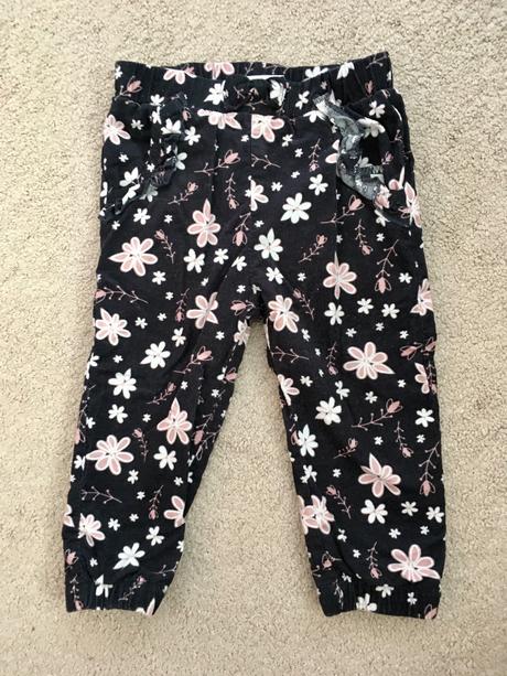 Kvetované nohavice, 80