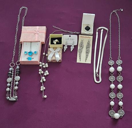 Šperkovnica, bižuteria a doplnky, 