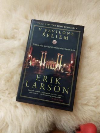 V pavilóne šeliem,