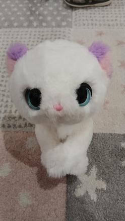 Plysova macicka vydava zvuky,