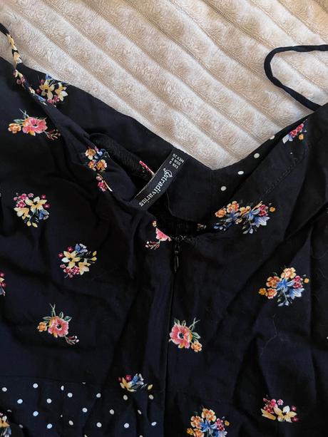 Saty na bodky a kvietky, stradivarius,s