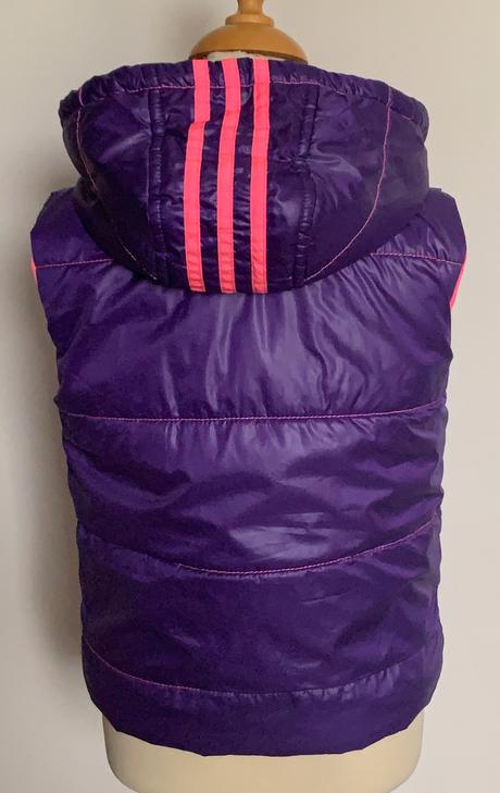 Dievčenská fialová vesta, 110