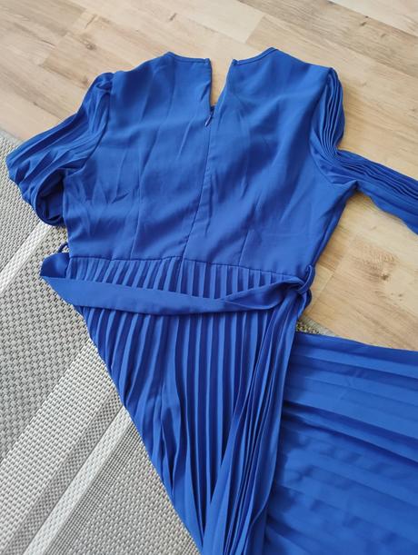 Dlhe modre riasene šaty, s