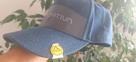 La sportiva šiltovka, s