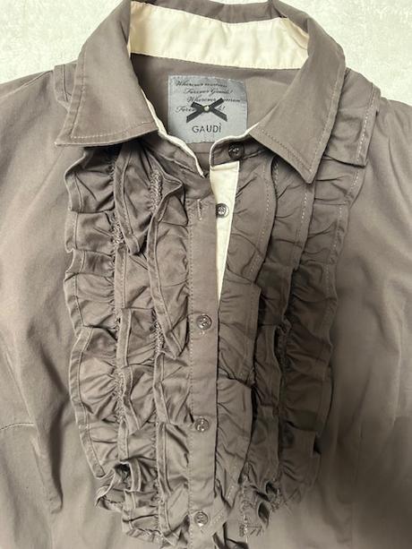 Hnedo-béžová košeľa s volánikmi zn. gaudi, gaudi,m