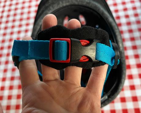 Cyklistická prilba, s