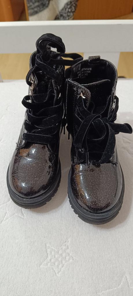 Lesklé topánočky top stav, primark,25