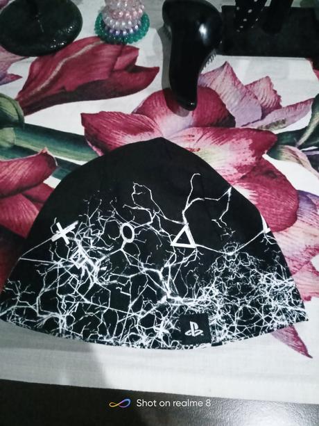 Čapica playstion, h&m,128