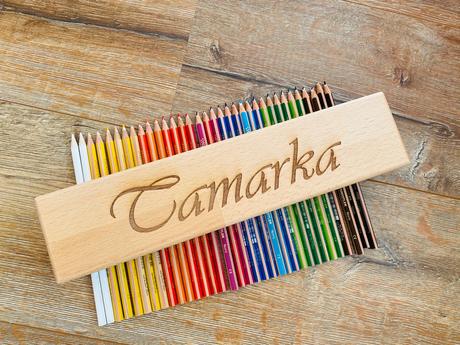 Pastelkovnik s balerinou a menom, 