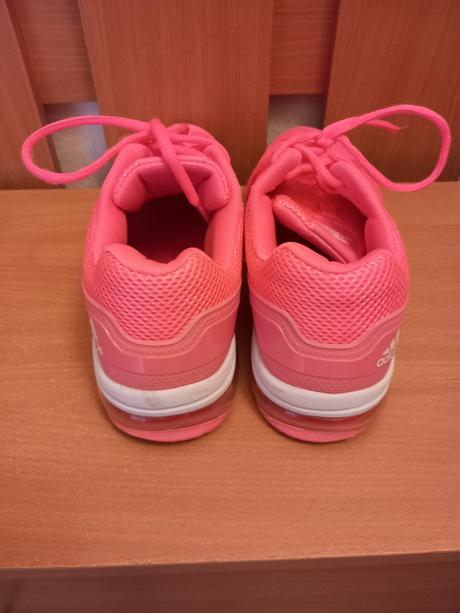 Neónové tenisky, 38