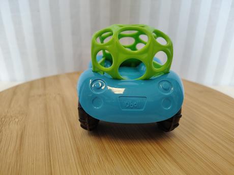 Svetlo modré autíčko oball, rattle&roll, 11,5 cm,