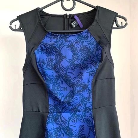 Fialovo-cierne kratke saty, s