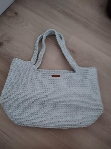 Kabelka bledosivá, nádherná ručná práca, 