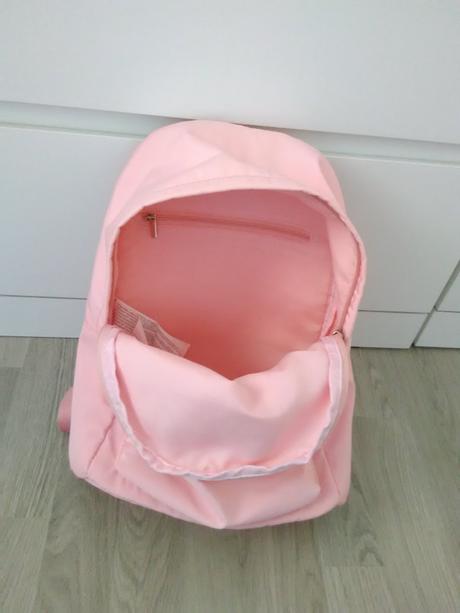 Dievčenský ruksak, gate